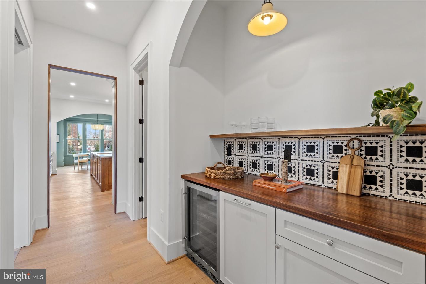 14 W BELLEFONTE AVE, ALEXANDRIA, Virginia 22301, 5 Bedrooms Bedrooms, ,5 BathroomsBathrooms,Residential,For sale,14 W BELLEFONTE AVE,VAAX2053240 MLS # VAAX2053240