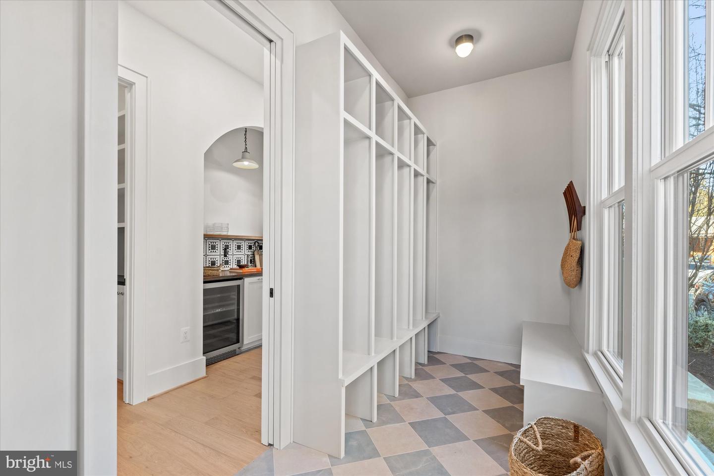 14 W BELLEFONTE AVE, ALEXANDRIA, Virginia 22301, 5 Bedrooms Bedrooms, ,5 BathroomsBathrooms,Residential,For sale,14 W BELLEFONTE AVE,VAAX2053240 MLS # VAAX2053240