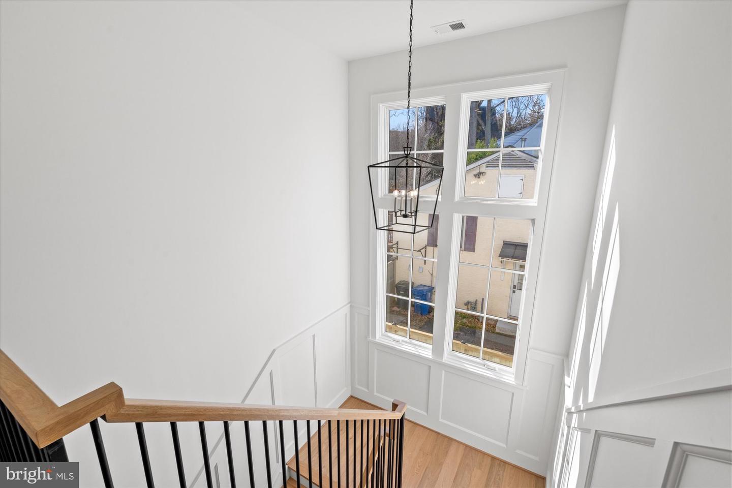 14 W BELLEFONTE AVE, ALEXANDRIA, Virginia 22301, 5 Bedrooms Bedrooms, ,5 BathroomsBathrooms,Residential,For sale,14 W BELLEFONTE AVE,VAAX2053240 MLS # VAAX2053240