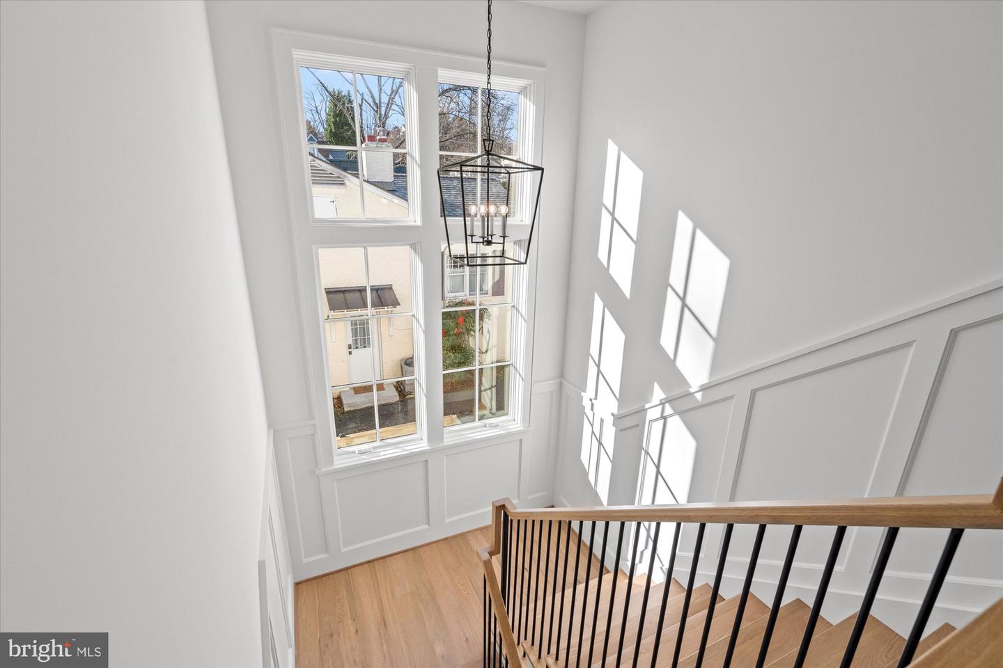 14 W BELLEFONTE AVE, ALEXANDRIA, Virginia 22301, 5 Bedrooms Bedrooms, ,5 BathroomsBathrooms,Residential,For sale,14 W BELLEFONTE AVE,VAAX2053240 MLS # VAAX2053240