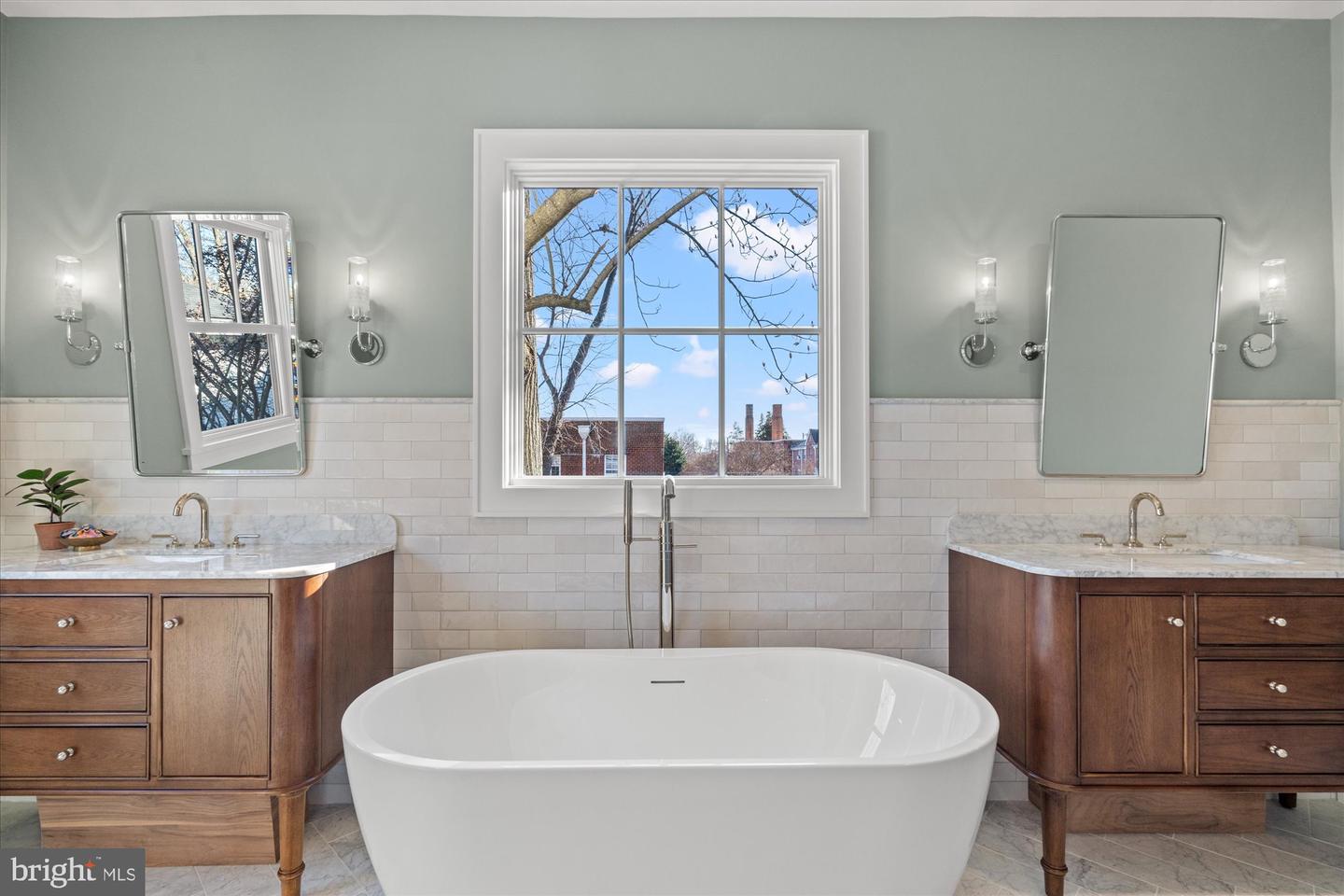 14 W BELLEFONTE AVE, ALEXANDRIA, Virginia 22301, 5 Bedrooms Bedrooms, ,5 BathroomsBathrooms,Residential,For sale,14 W BELLEFONTE AVE,VAAX2053240 MLS # VAAX2053240