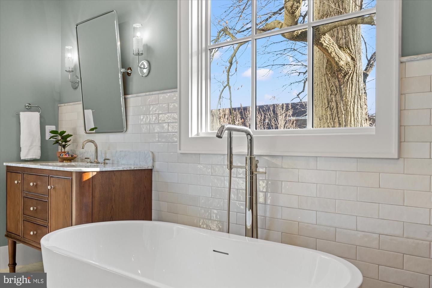 14 W BELLEFONTE AVE, ALEXANDRIA, Virginia 22301, 5 Bedrooms Bedrooms, ,5 BathroomsBathrooms,Residential,For sale,14 W BELLEFONTE AVE,VAAX2053240 MLS # VAAX2053240