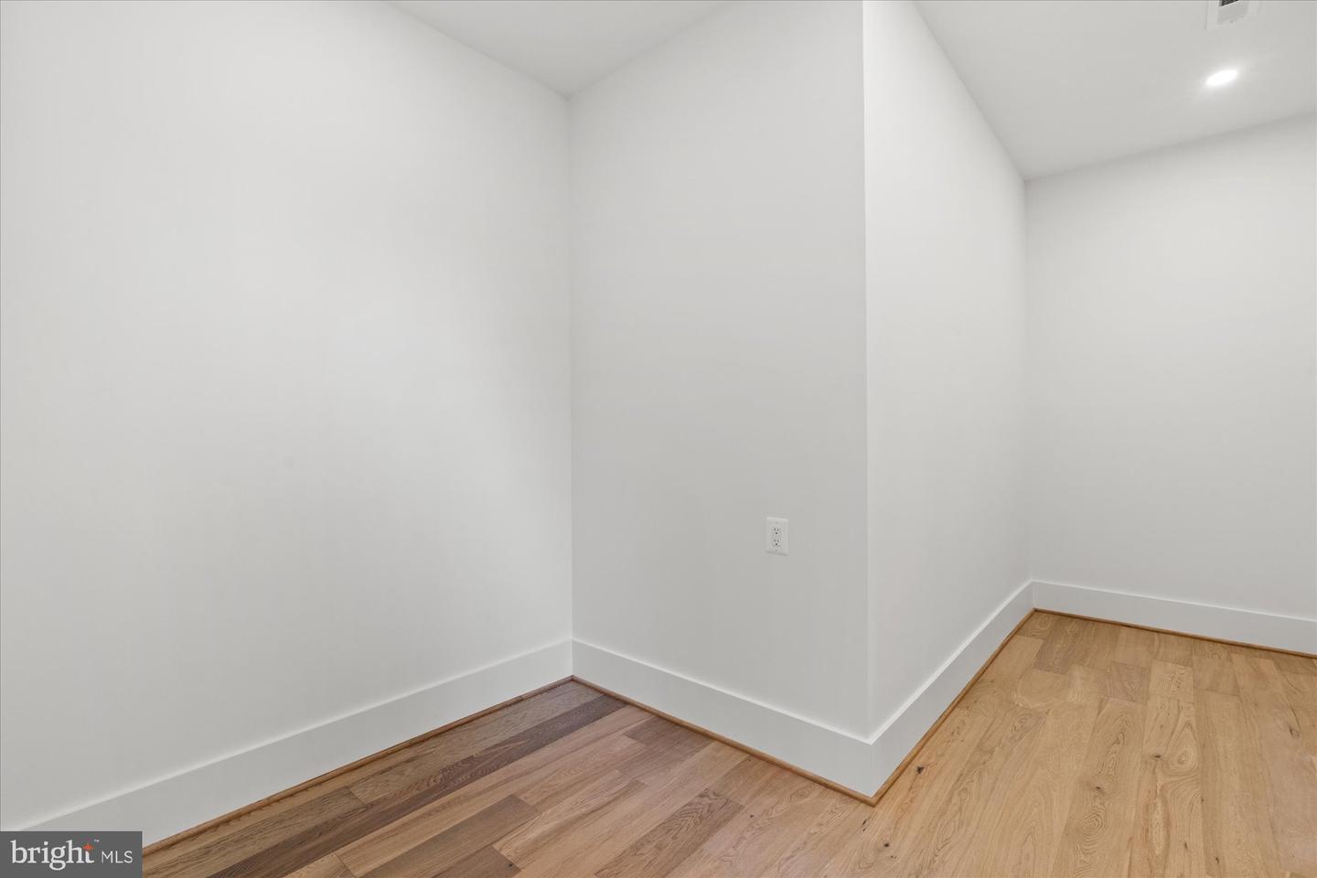 14 W BELLEFONTE AVE, ALEXANDRIA, Virginia 22301, 5 Bedrooms Bedrooms, ,5 BathroomsBathrooms,Residential,For sale,14 W BELLEFONTE AVE,VAAX2053240 MLS # VAAX2053240