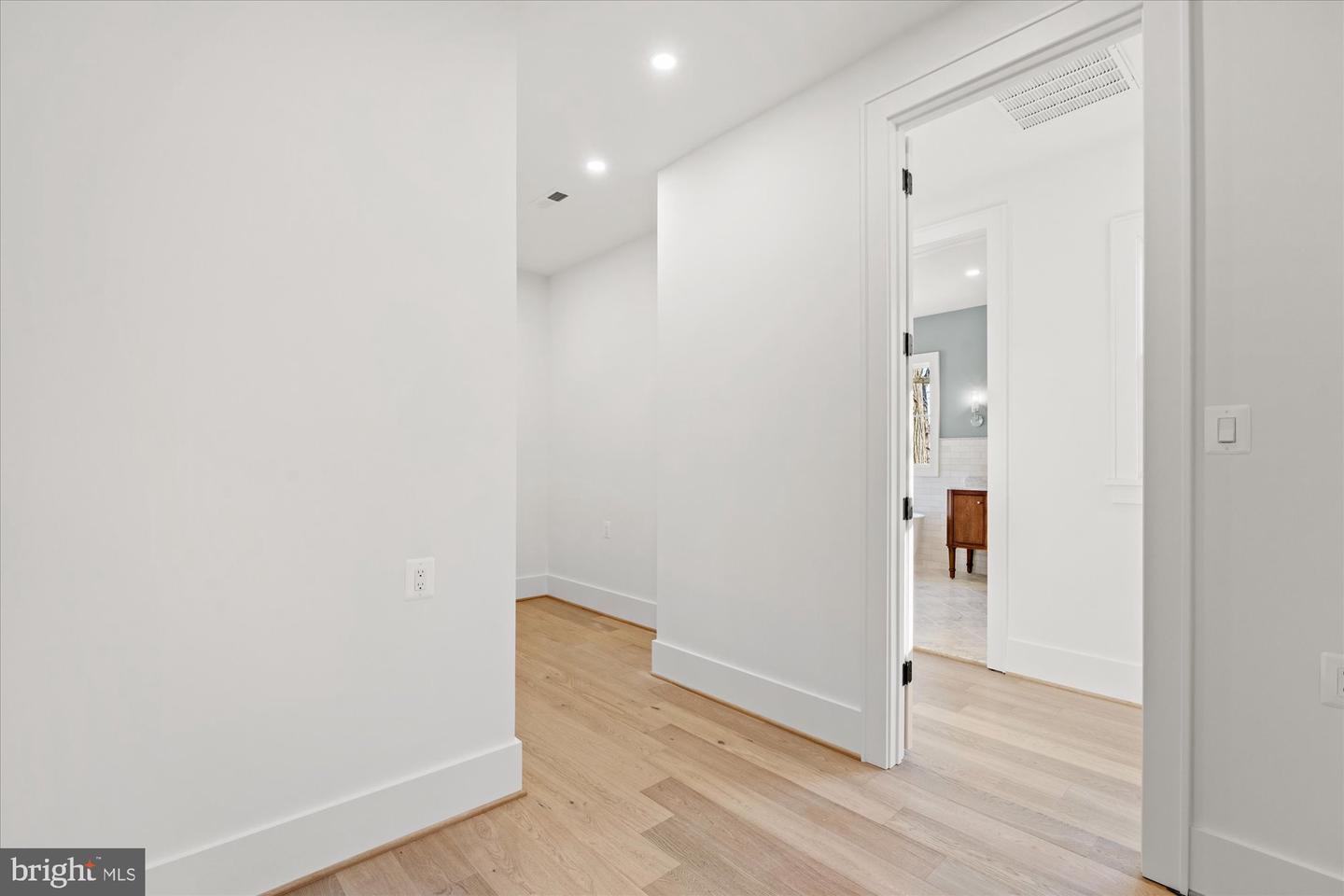 14 W BELLEFONTE AVE, ALEXANDRIA, Virginia 22301, 5 Bedrooms Bedrooms, ,5 BathroomsBathrooms,Residential,For sale,14 W BELLEFONTE AVE,VAAX2053240 MLS # VAAX2053240