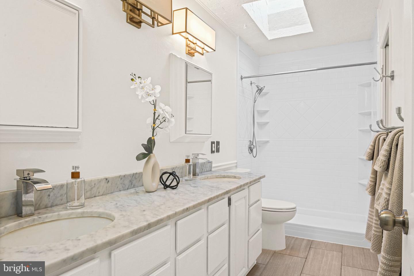 503 E CHARLOTTE ST, STERLING, Virginia 20164, 4 Bedrooms Bedrooms, ,2 BathroomsBathrooms,Residential,For sale,503 E CHARLOTTE ST,VALO2114136 MLS # VALO2114136