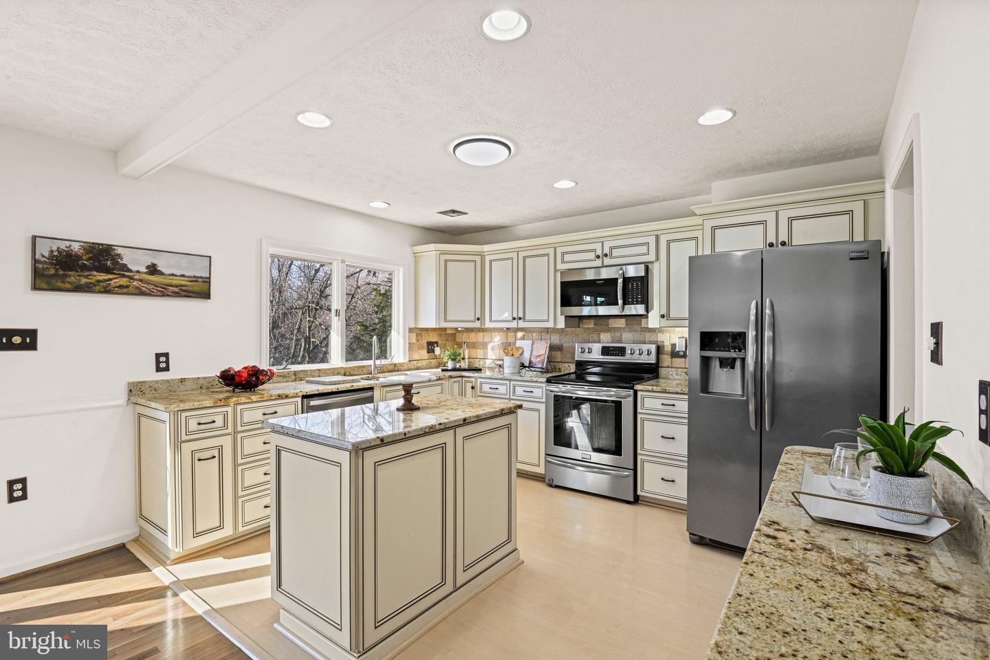 503 E CHARLOTTE ST, STERLING, Virginia 20164, 4 Bedrooms Bedrooms, ,2 BathroomsBathrooms,Residential,For sale,503 E CHARLOTTE ST,VALO2114136 MLS # VALO2114136