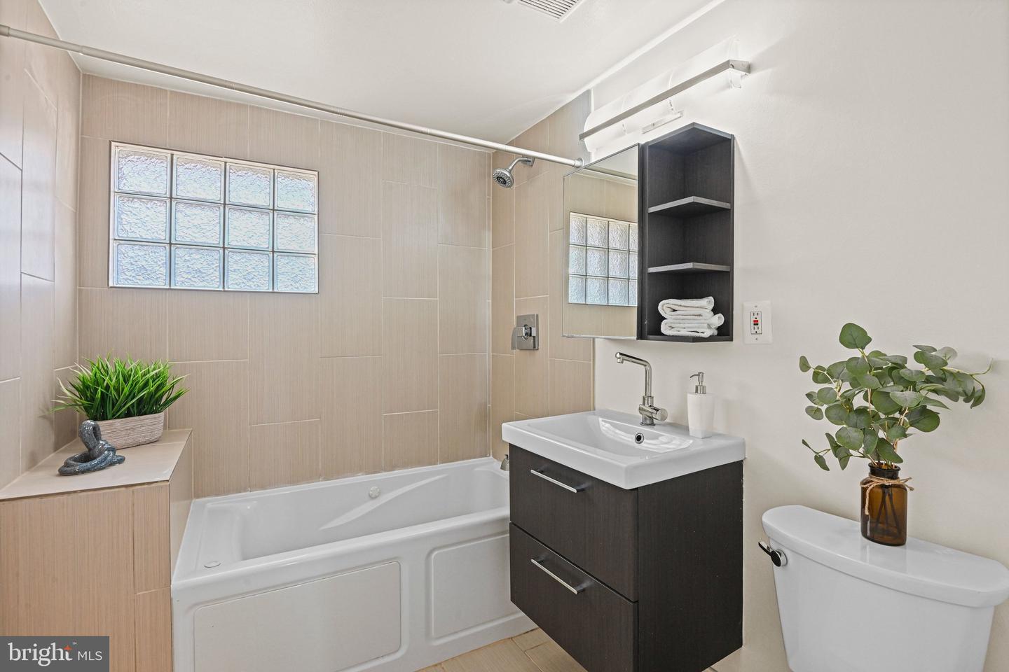 503 E CHARLOTTE ST, STERLING, Virginia 20164, 4 Bedrooms Bedrooms, ,2 BathroomsBathrooms,Residential,For sale,503 E CHARLOTTE ST,VALO2114136 MLS # VALO2114136