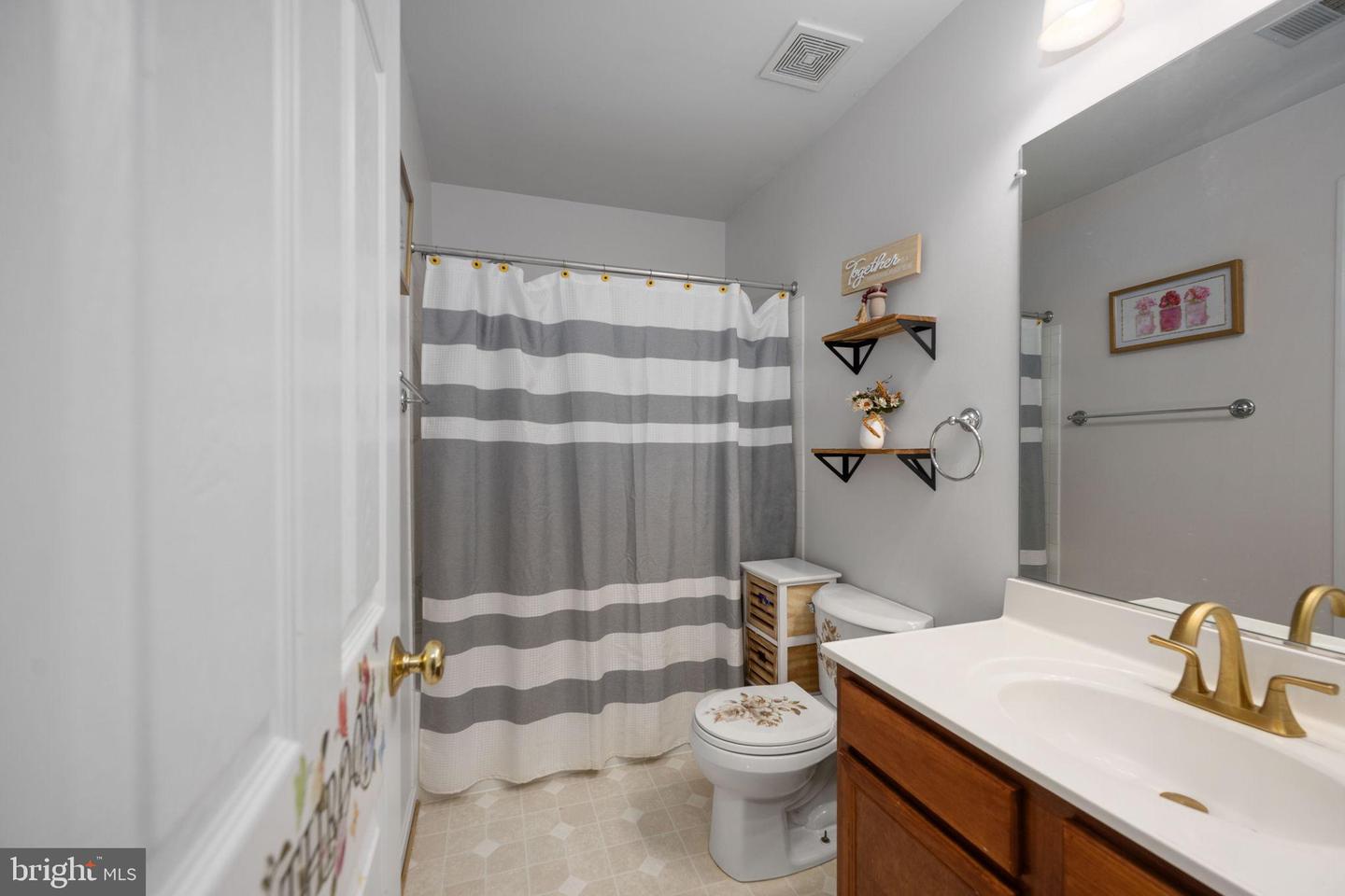 8593 WYNGATE MANOR CT, ALEXANDRIA, Virginia 22309, 3 Bedrooms Bedrooms, 7 Rooms Rooms,2 BathroomsBathrooms,Residential,For sale,8593 WYNGATE MANOR CT,VAFX2286238 MLS # VAFX2286238