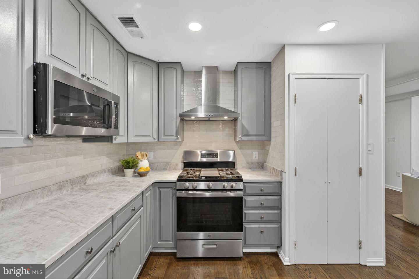 7113 PENGUIN PL, FALLS CHURCH, Virginia 22043, 4 Bedrooms Bedrooms, ,4 BathroomsBathrooms,Residential,For sale,7113 PENGUIN PL,VAFX2286438 MLS # VAFX2286438