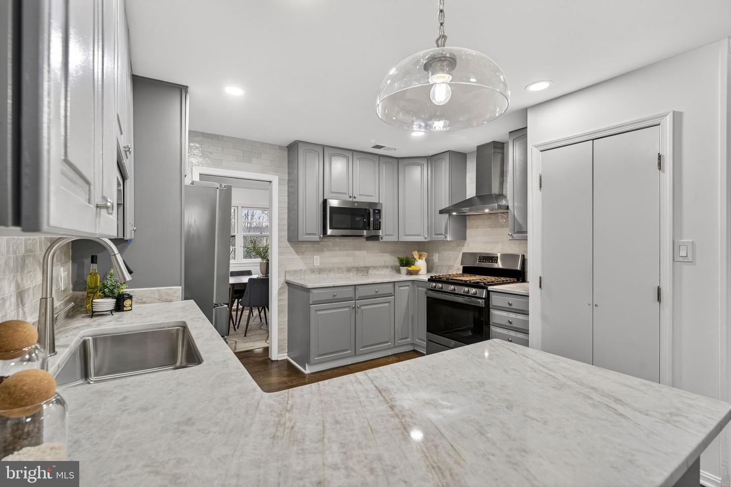 7113 PENGUIN PL, FALLS CHURCH, Virginia 22043, 4 Bedrooms Bedrooms, ,4 BathroomsBathrooms,Residential,For sale,7113 PENGUIN PL,VAFX2286438 MLS # VAFX2286438