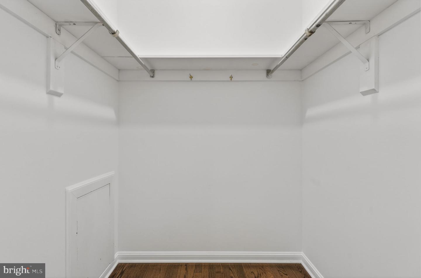 7113 PENGUIN PL, FALLS CHURCH, Virginia 22043, 4 Bedrooms Bedrooms, ,4 BathroomsBathrooms,Residential,For sale,7113 PENGUIN PL,VAFX2286438 MLS # VAFX2286438