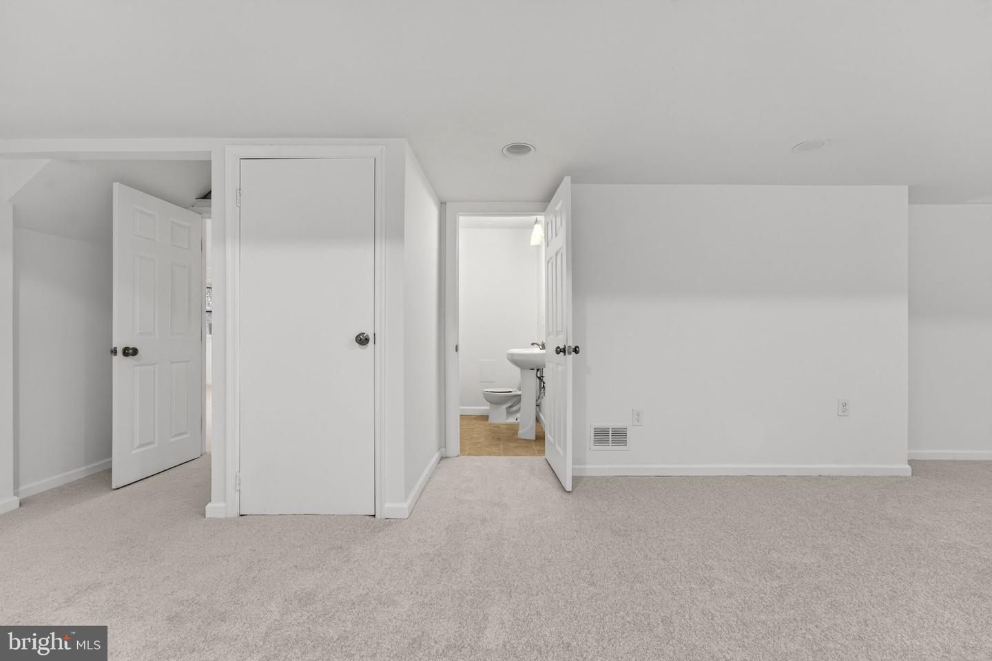 7113 PENGUIN PL, FALLS CHURCH, Virginia 22043, 4 Bedrooms Bedrooms, ,4 BathroomsBathrooms,Residential,For sale,7113 PENGUIN PL,VAFX2286438 MLS # VAFX2286438