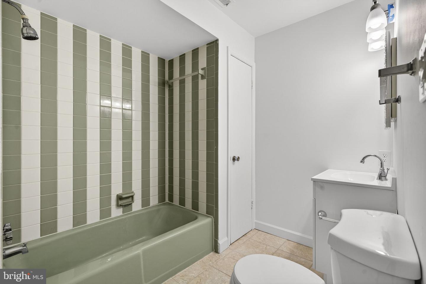 7113 PENGUIN PL, FALLS CHURCH, Virginia 22043, 4 Bedrooms Bedrooms, ,4 BathroomsBathrooms,Residential,For sale,7113 PENGUIN PL,VAFX2286438 MLS # VAFX2286438