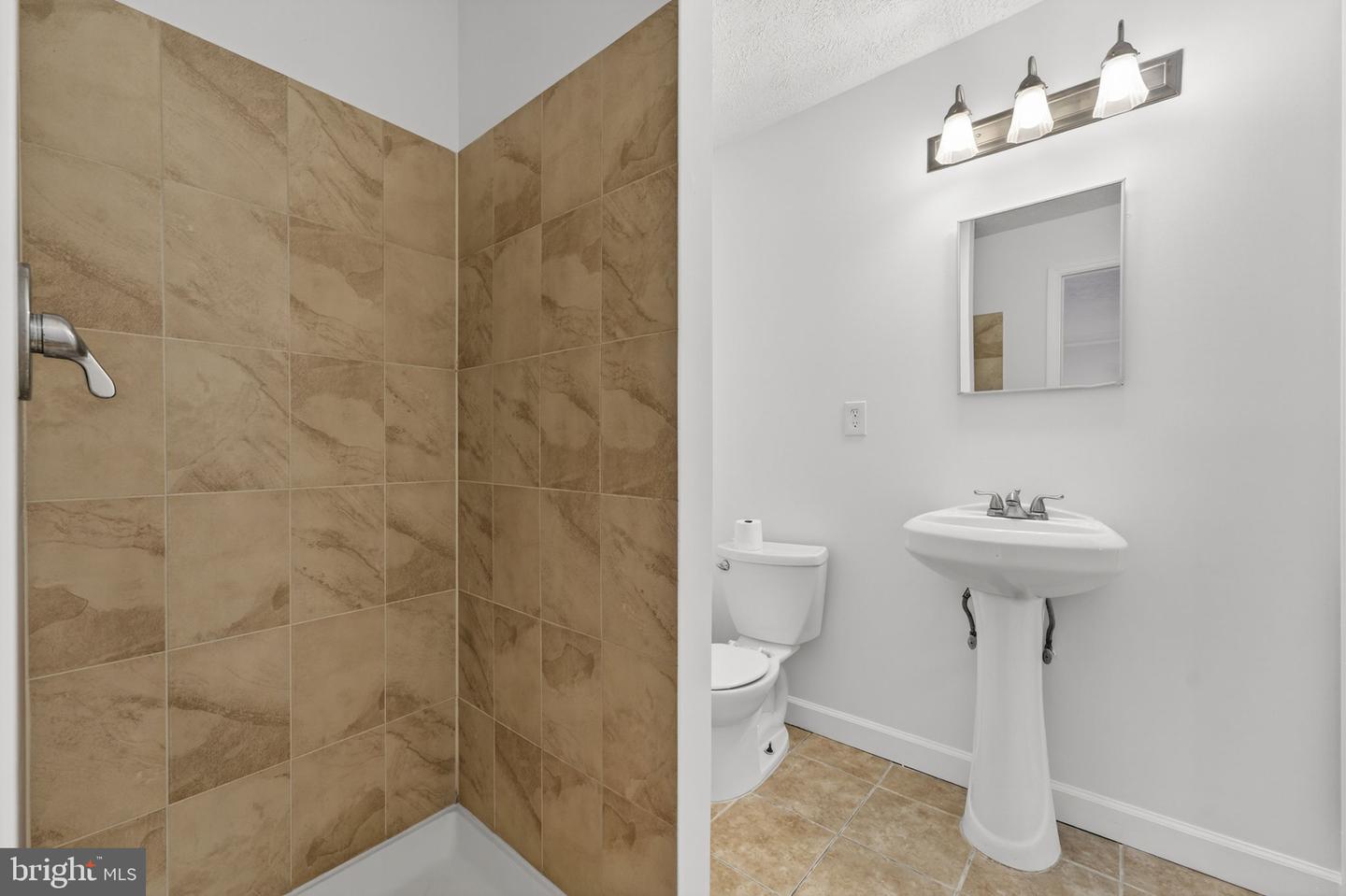 7113 PENGUIN PL, FALLS CHURCH, Virginia 22043, 4 Bedrooms Bedrooms, ,4 BathroomsBathrooms,Residential,For sale,7113 PENGUIN PL,VAFX2286438 MLS # VAFX2286438