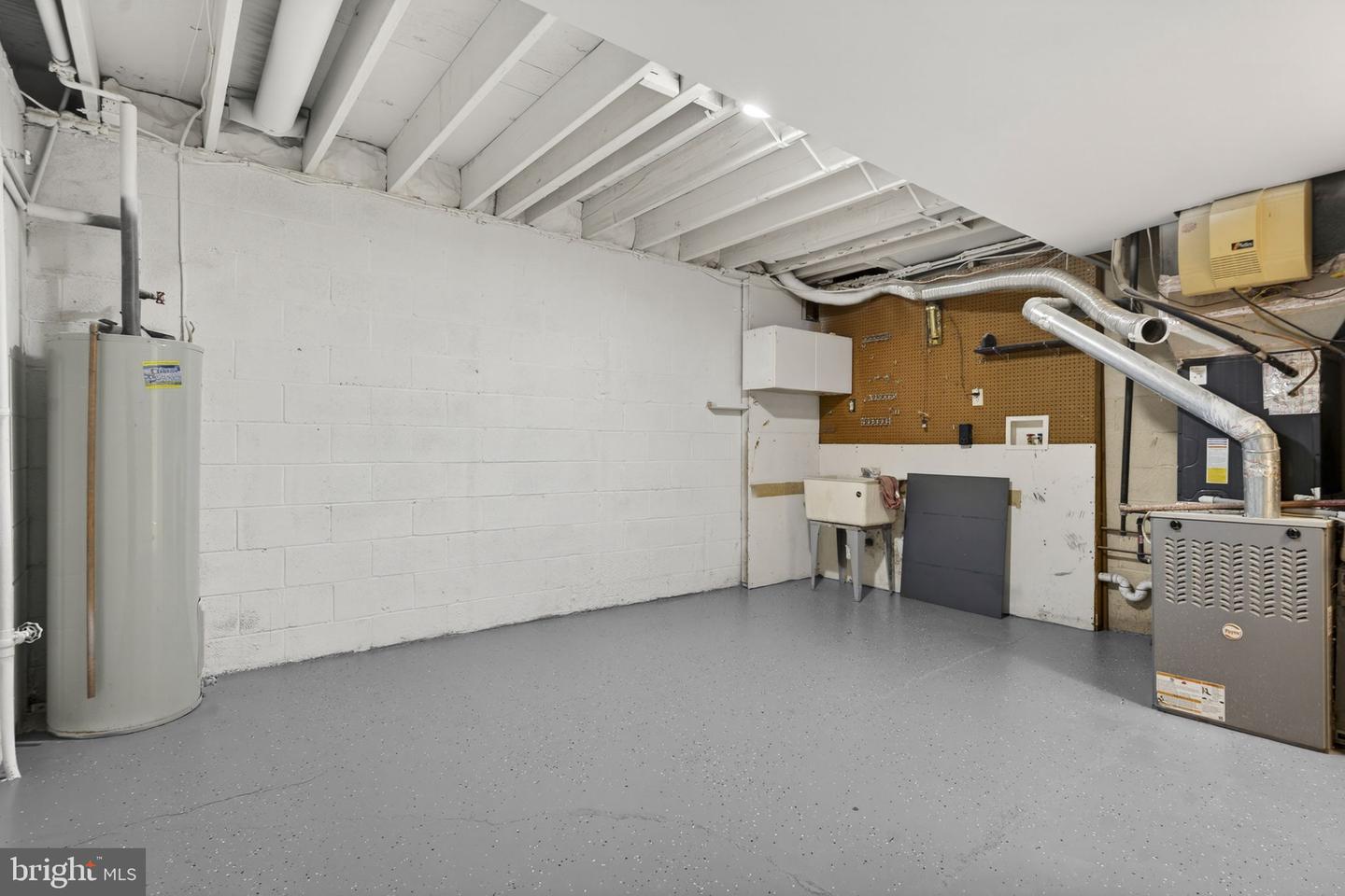 7113 PENGUIN PL, FALLS CHURCH, Virginia 22043, 4 Bedrooms Bedrooms, ,4 BathroomsBathrooms,Residential,For sale,7113 PENGUIN PL,VAFX2286438 MLS # VAFX2286438