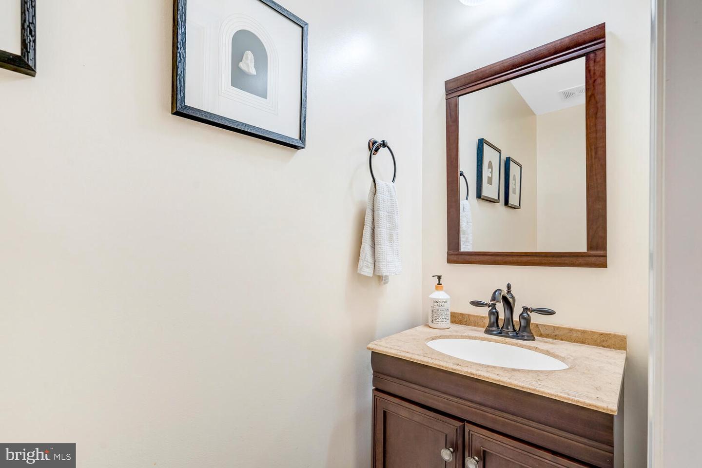 7101 NEW KENSINGTON CT, WARRENTON, Virginia 20187, 4 Bedrooms Bedrooms, ,3 BathroomsBathrooms,Residential,For sale,7101 NEW KENSINGTON CT,VAFQ2020170 MLS # VAFQ2020170