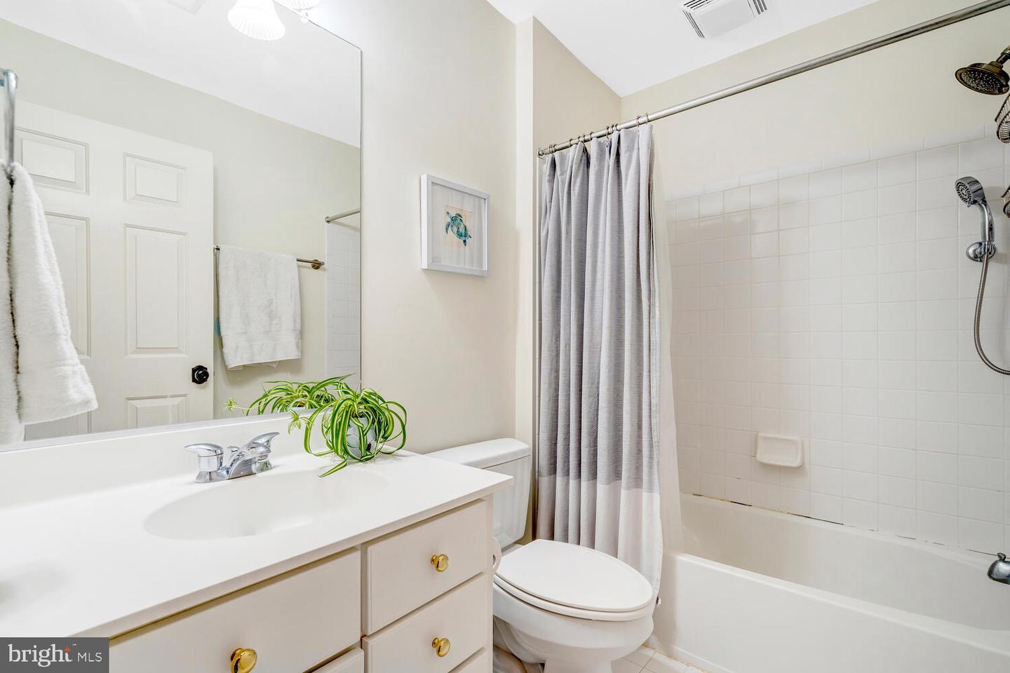 7101 NEW KENSINGTON CT, WARRENTON, Virginia 20187, 4 Bedrooms Bedrooms, ,3 BathroomsBathrooms,Residential,For sale,7101 NEW KENSINGTON CT,VAFQ2020170 MLS # VAFQ2020170