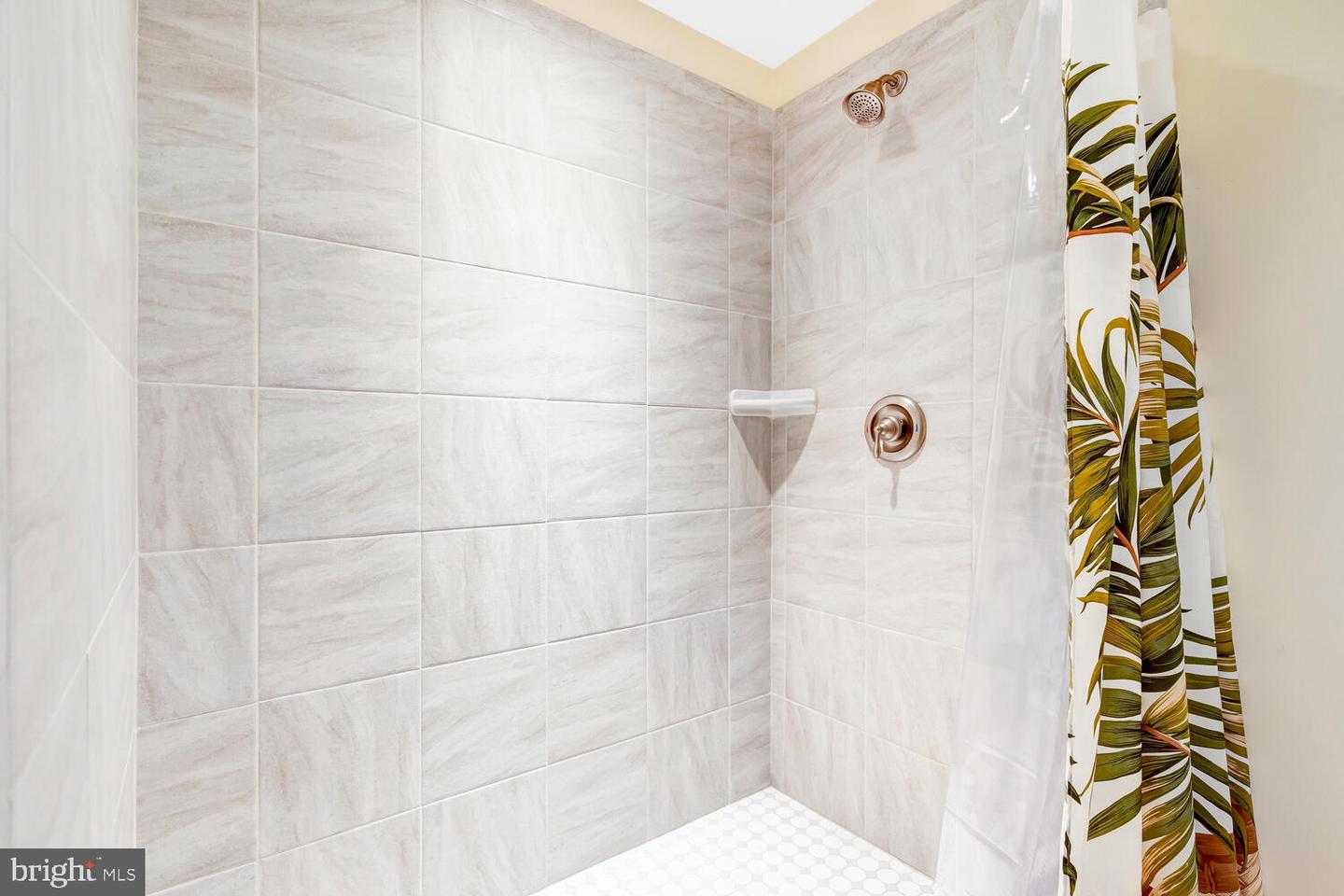 7101 NEW KENSINGTON CT, WARRENTON, Virginia 20187, 4 Bedrooms Bedrooms, ,3 BathroomsBathrooms,Residential,For sale,7101 NEW KENSINGTON CT,VAFQ2020170 MLS # VAFQ2020170