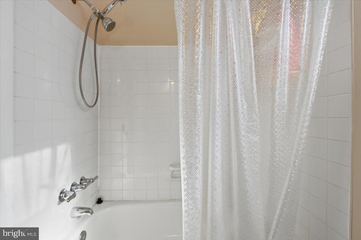 13315 PENNYPACKER LN, FAIRFAX, Virginia 22033, 4 Bedrooms Bedrooms, 13 Rooms Rooms,2 BathroomsBathrooms,Residential,For sale,13315 PENNYPACKER LN,VAFX2286486 MLS # VAFX2286486