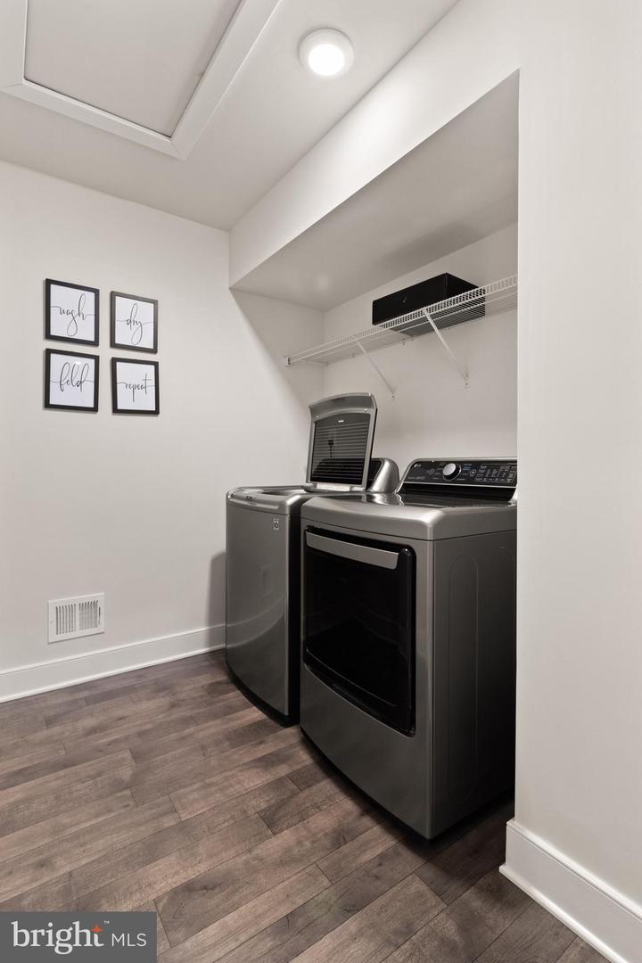 1527 MEADOWLARK GLEN RD, DUMFRIES, Virginia 22026, 4 Bedrooms Bedrooms, ,3 BathroomsBathrooms,Residential,For sale,1527 MEADOWLARK GLEN RD,VAPW2110832 MLS # VAPW2110832