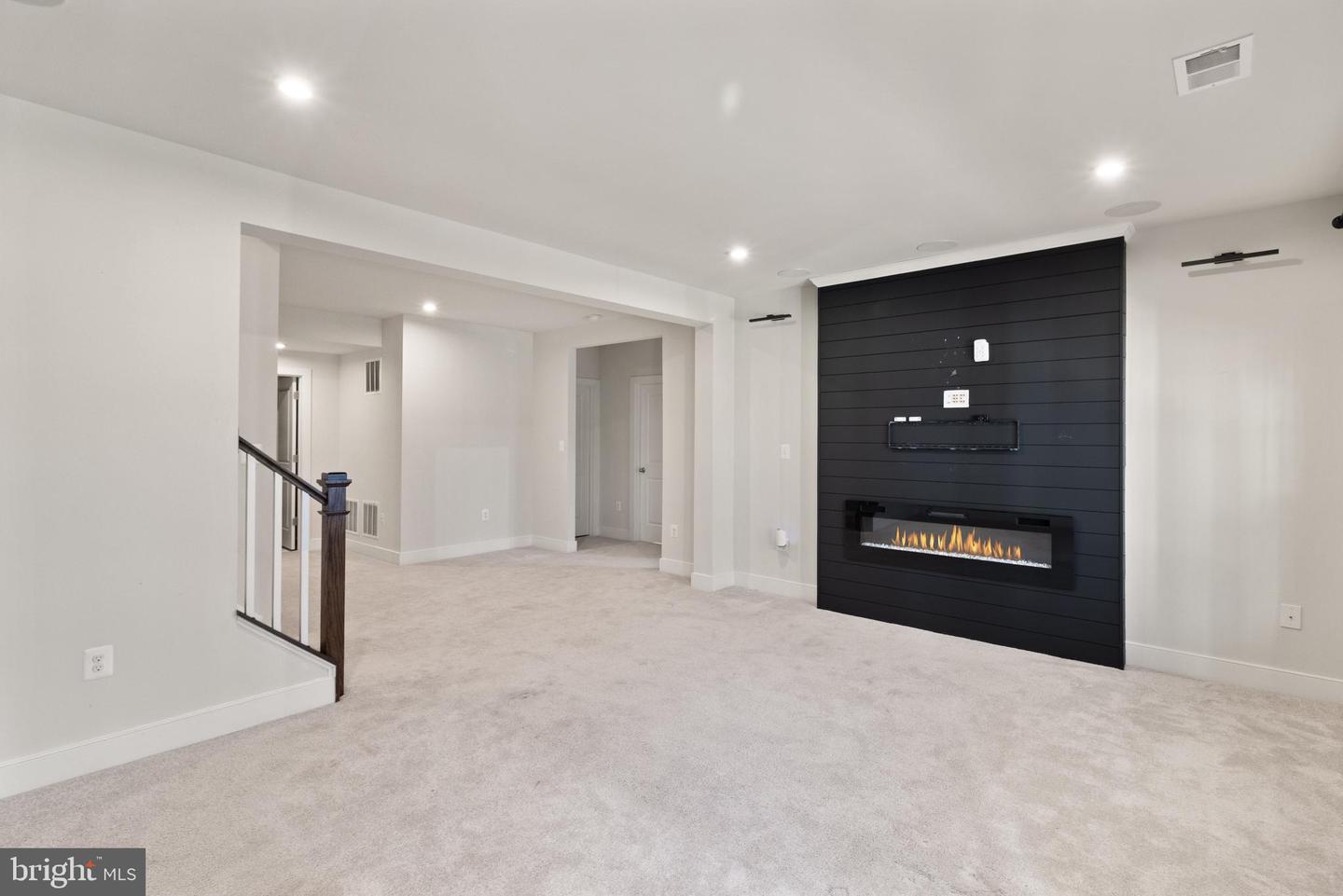 1527 MEADOWLARK GLEN RD, DUMFRIES, Virginia 22026, 4 Bedrooms Bedrooms, ,3 BathroomsBathrooms,Residential,For sale,1527 MEADOWLARK GLEN RD,VAPW2110832 MLS # VAPW2110832