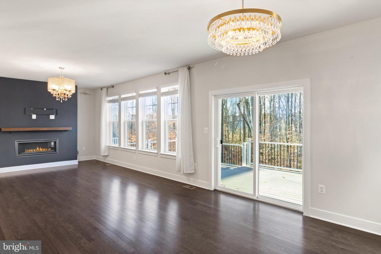 1527 MEADOWLARK GLEN RD, DUMFRIES, Virginia 22026, 4 Bedrooms Bedrooms, ,3 BathroomsBathrooms,Residential,For sale,1527 MEADOWLARK GLEN RD,VAPW2110832 MLS # VAPW2110832