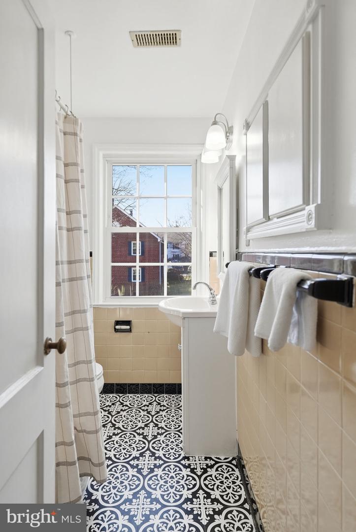 2900 13TH RD S #201, ARLINGTON, Virginia 22204, 1 Bedroom Bedrooms, ,1 BathroomBathrooms,Residential,For sale,2900 13TH RD S #201,VAAR2067928 MLS # VAAR2067928 2900 13TH RD S #201, ARLINGTON, Virginia 22204, 1 Bedroom Bedrooms, ,1 BathroomBathrooms,Residential,For sale,2900 13TH RD S #201,VAAR2067928 MLS # VAAR2067928