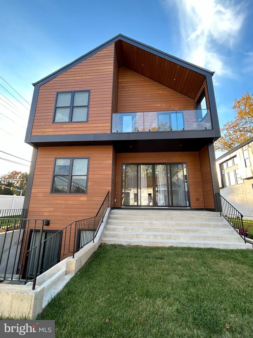 9338 LEE ST, BURKE, Virginia 22015, 4 Bedrooms Bedrooms, ,3 BathroomsBathrooms,Residential,For sale,9338 LEE ST,VAFX2286650 MLS # VAFX2286650