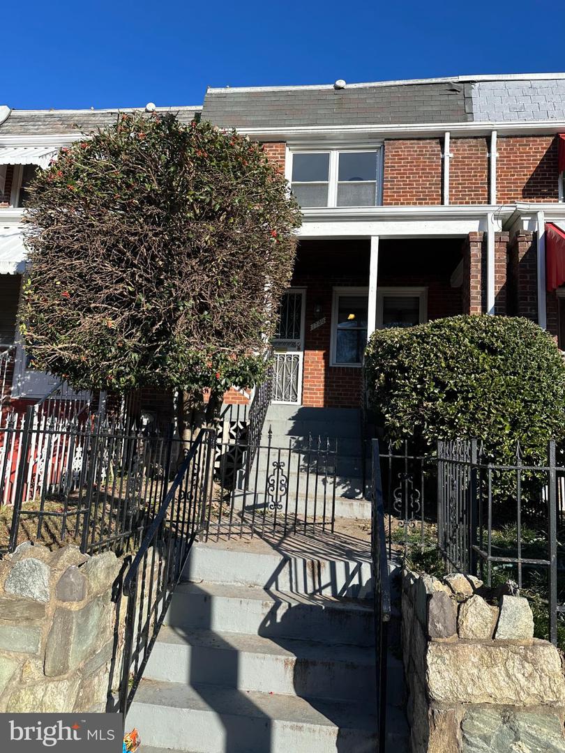 1750 E ST NE, WASHINGTON, District Of Columbia 20002, 3 Bedrooms Bedrooms, 9 Rooms Rooms,1 BathroomBathrooms,Residential,For sale,1750 E ST NE,DCDC2242348 MLS # DCDC2242348