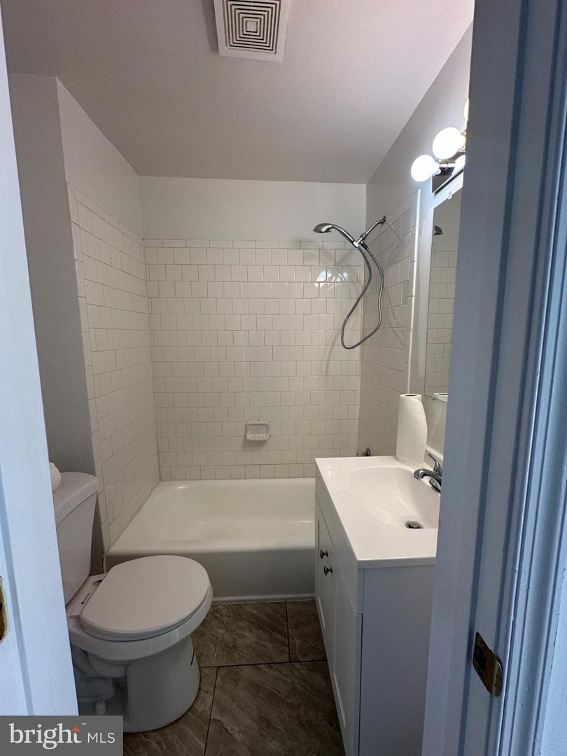 1750 E ST NE, WASHINGTON, District Of Columbia 20002, 3 Bedrooms Bedrooms, 9 Rooms Rooms,1 BathroomBathrooms,Residential,For sale,1750 E ST NE,DCDC2242348 MLS # DCDC2242348