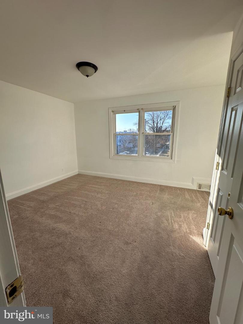 1750 E ST NE, WASHINGTON, District Of Columbia 20002, 3 Bedrooms Bedrooms, 9 Rooms Rooms,1 BathroomBathrooms,Residential,For sale,1750 E ST NE,DCDC2242348 MLS # DCDC2242348