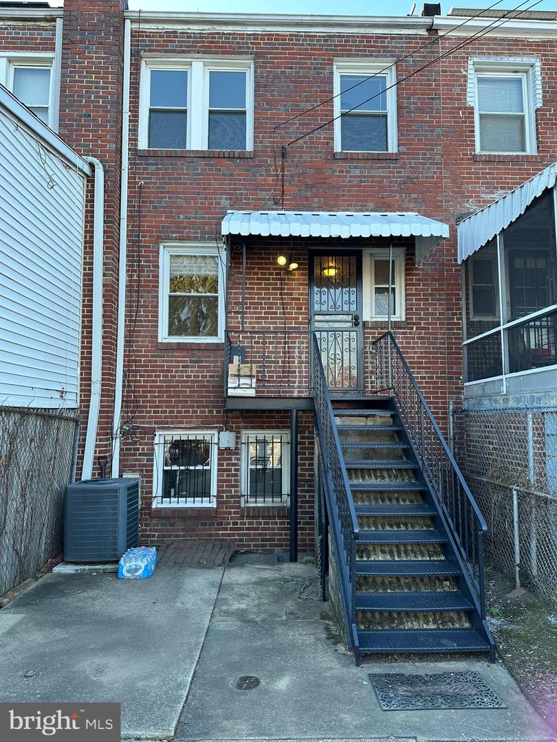 1750 E ST NE, WASHINGTON, District Of Columbia 20002, 3 Bedrooms Bedrooms, 9 Rooms Rooms,1 BathroomBathrooms,Residential,For sale,1750 E ST NE,DCDC2242348 MLS # DCDC2242348