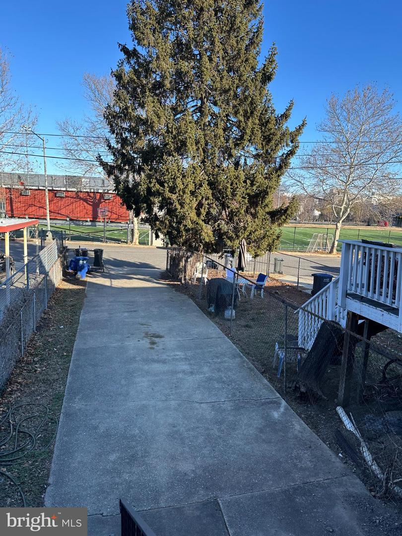 1750 E ST NE, WASHINGTON, District Of Columbia 20002, 3 Bedrooms Bedrooms, 9 Rooms Rooms,1 BathroomBathrooms,Residential,For sale,1750 E ST NE,DCDC2242348 MLS # DCDC2242348