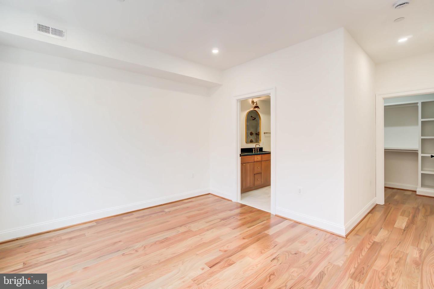 2910 18TH ST NW, WASHINGTON, District Of Columbia 20009, 4 Bedrooms Bedrooms, ,3 BathroomsBathrooms,Residential,For sale,2910 18TH ST NW,DCDC2242368 MLS # DCDC2242368