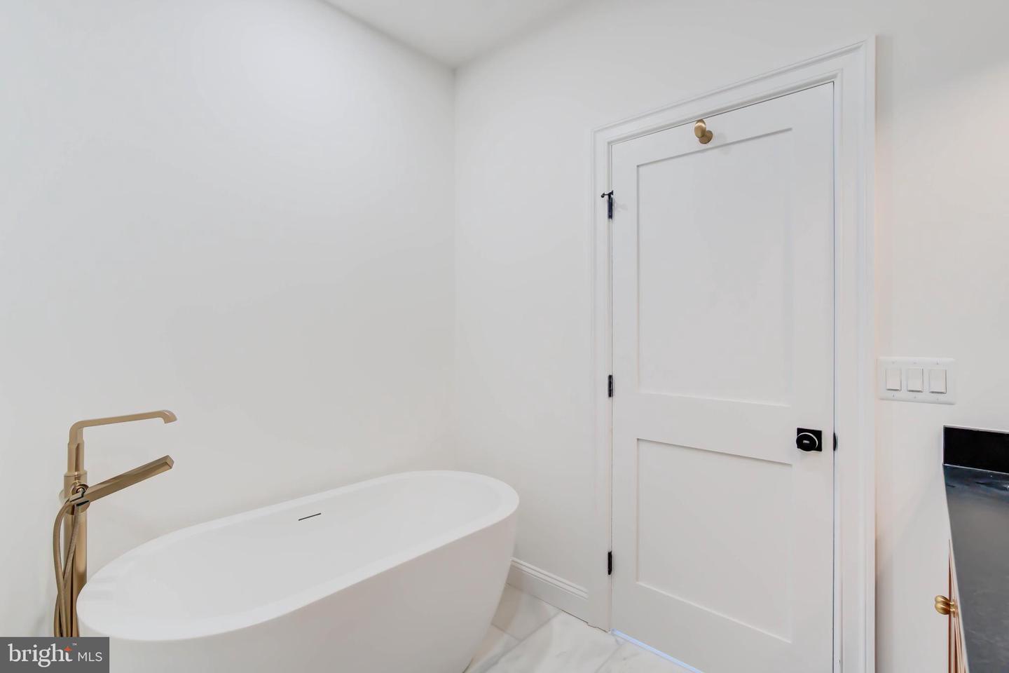 2910 18TH ST NW, WASHINGTON, District Of Columbia 20009, 4 Bedrooms Bedrooms, ,3 BathroomsBathrooms,Residential,For sale,2910 18TH ST NW,DCDC2242368 MLS # DCDC2242368