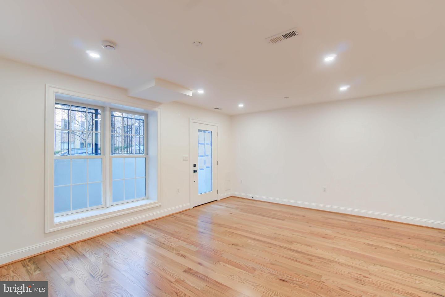 2910 18TH ST NW, WASHINGTON, District Of Columbia 20009, 4 Bedrooms Bedrooms, ,3 BathroomsBathrooms,Residential,For sale,2910 18TH ST NW,DCDC2242368 MLS # DCDC2242368