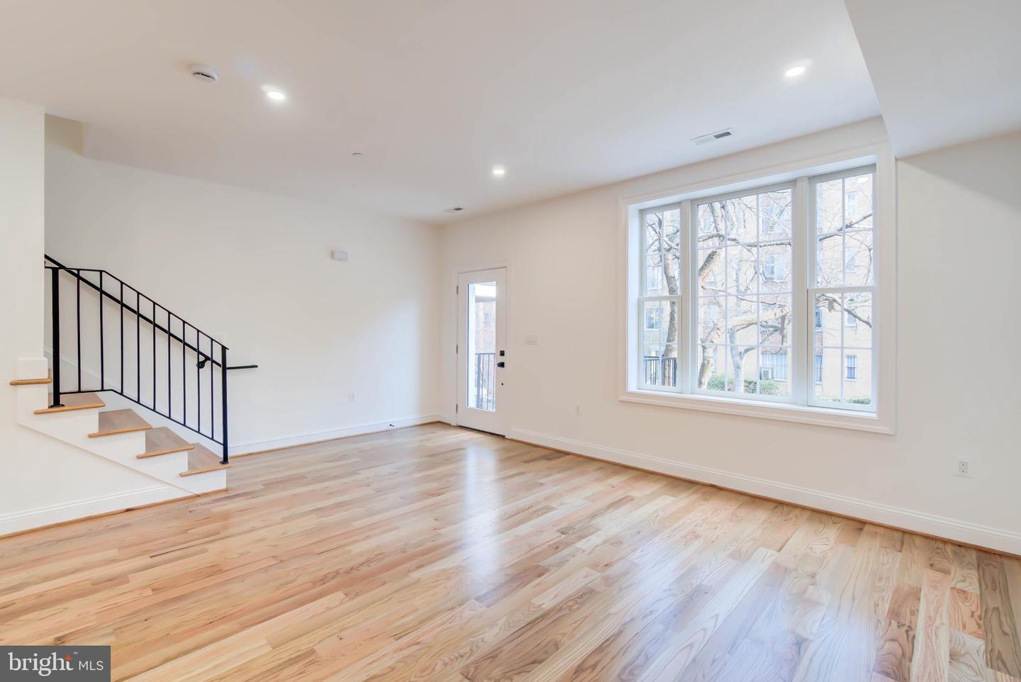 2910 18TH ST NW, WASHINGTON, District Of Columbia 20009, 4 Bedrooms Bedrooms, ,3 BathroomsBathrooms,Residential,For sale,2910 18TH ST NW,DCDC2242368 MLS # DCDC2242368