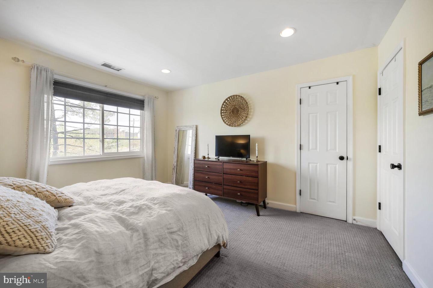 1617-B N VAN DORN ST, ALEXANDRIA, Virginia 22304, 2 Bedrooms Bedrooms, ,1 BathroomBathrooms,Residential,For sale,1617-B N VAN DORN ST,VAAX2044398 MLS # VAAX2044398