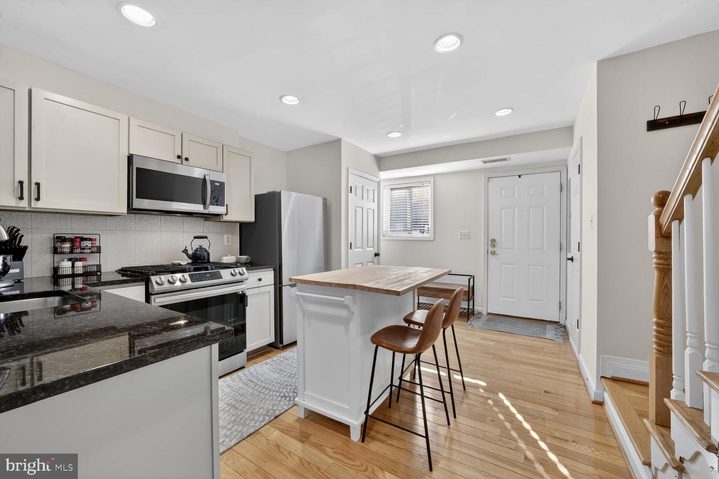 1617-B N VAN DORN ST, ALEXANDRIA, Virginia 22304, 2 Bedrooms Bedrooms, ,1 BathroomBathrooms,Residential,For sale,1617-B N VAN DORN ST,VAAX2044398 MLS # VAAX2044398