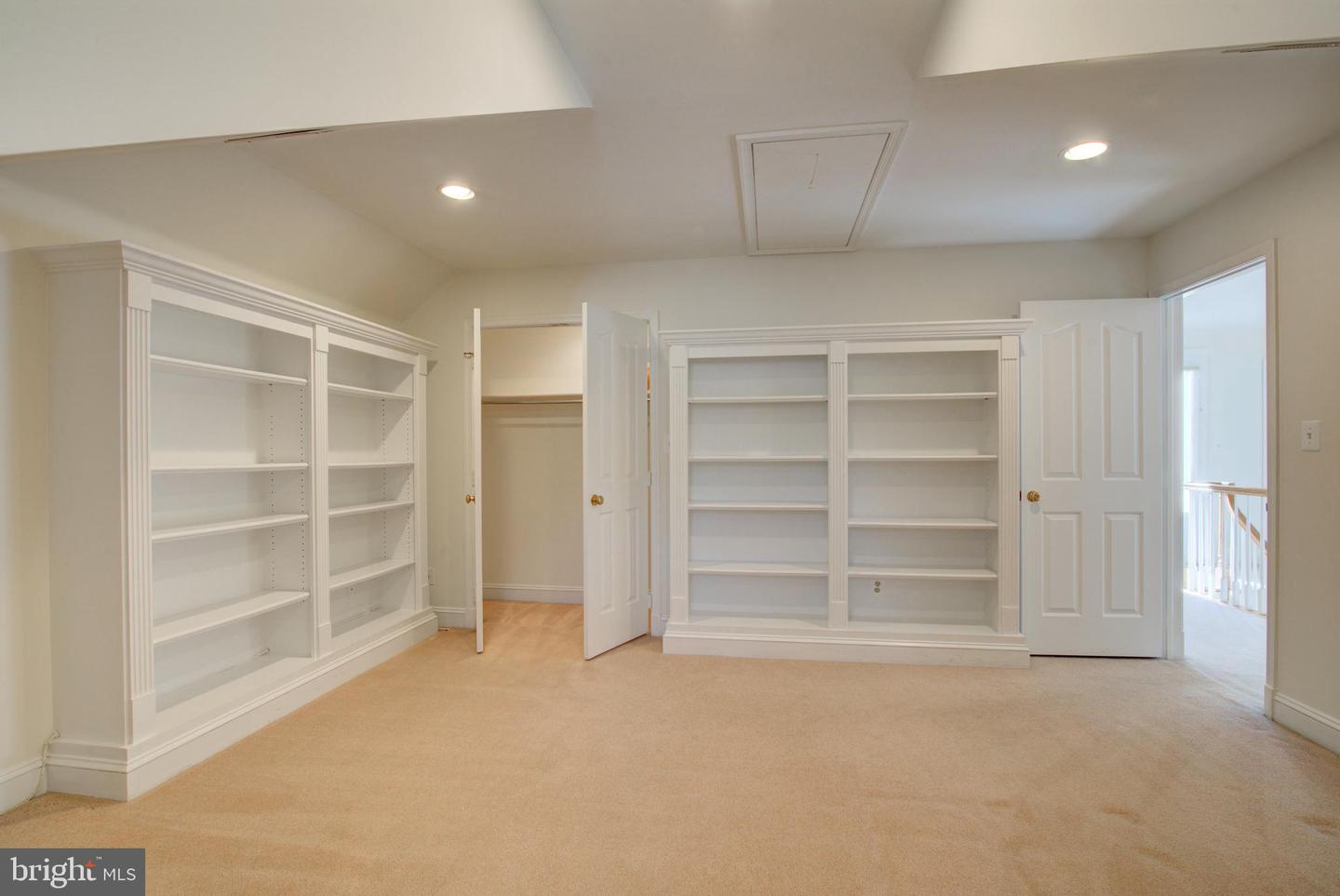 5831 OAK GROVE ST, LORTON, Virginia 22079, 4 Bedrooms Bedrooms, ,3 BathroomsBathrooms,Residential,For sale,5831 OAK GROVE ST,VAFX2276808 MLS # VAFX2276808 5831 OAK GROVE ST, LORTON, Virginia 22079, 4 Bedrooms Bedrooms, ,3 BathroomsBathrooms,Residential,For sale,5831 OAK GROVE ST,VAFX2276808 MLS # VAFX2276808