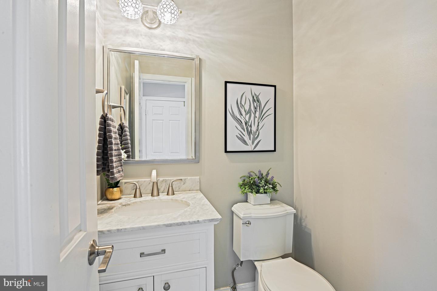 1633 LOZANO DR, VIENNA, Virginia 22182, 5 Bedrooms Bedrooms, ,3 BathroomsBathrooms,Residential,For sale,1633 LOZANO DR,VAFX2278430 MLS # VAFX2278430