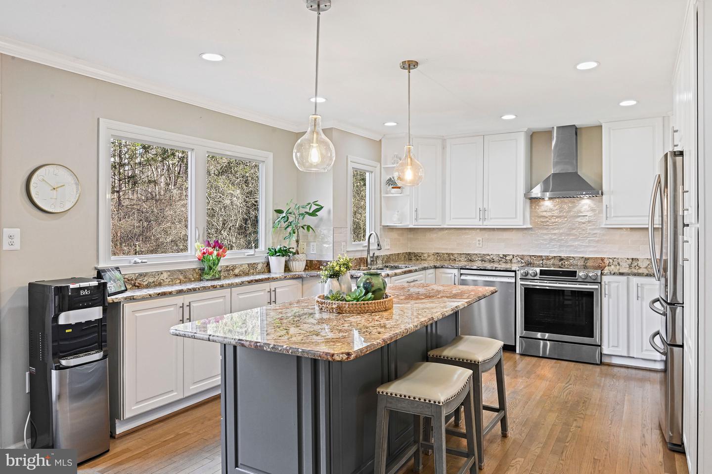 1633 LOZANO DR, VIENNA, Virginia 22182, 5 Bedrooms Bedrooms, ,3 BathroomsBathrooms,Residential,For sale,1633 LOZANO DR,VAFX2278430 MLS # VAFX2278430