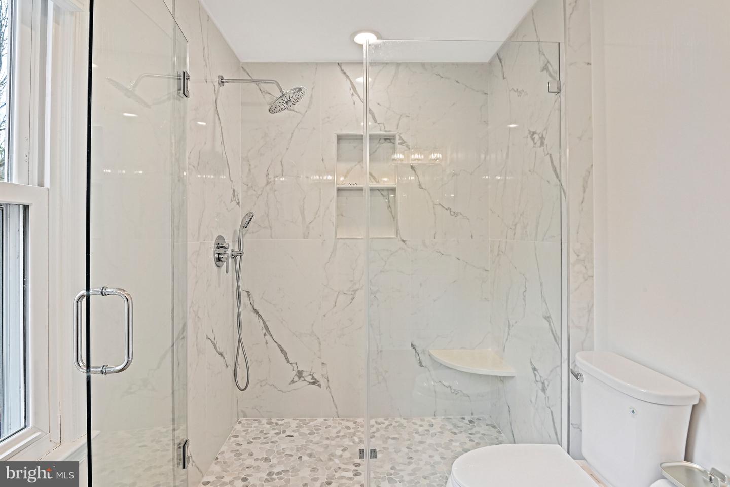 1633 LOZANO DR, VIENNA, Virginia 22182, 5 Bedrooms Bedrooms, ,3 BathroomsBathrooms,Residential,For sale,1633 LOZANO DR,VAFX2278430 MLS # VAFX2278430