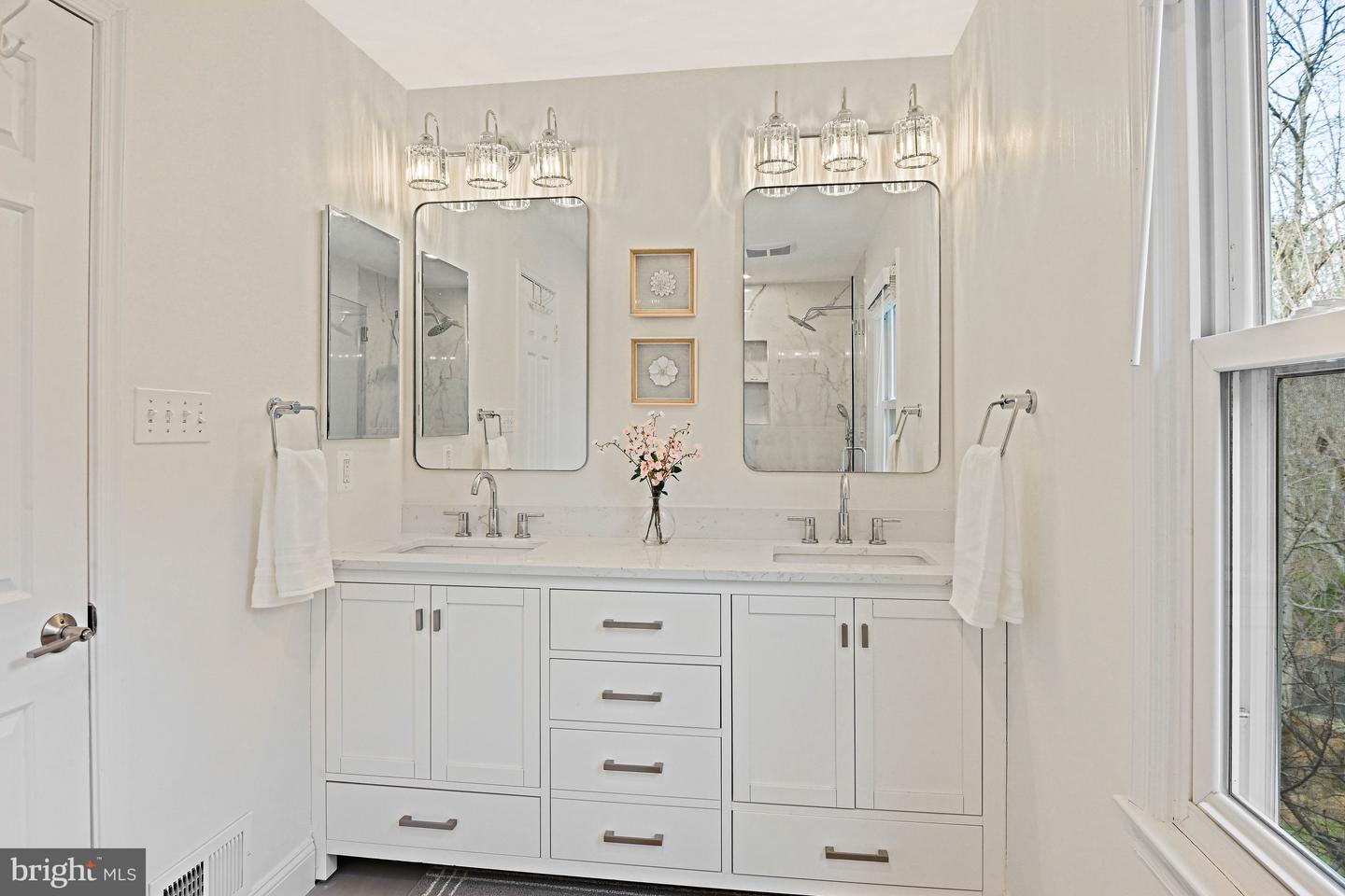 1633 LOZANO DR, VIENNA, Virginia 22182, 5 Bedrooms Bedrooms, ,3 BathroomsBathrooms,Residential,For sale,1633 LOZANO DR,VAFX2278430 MLS # VAFX2278430