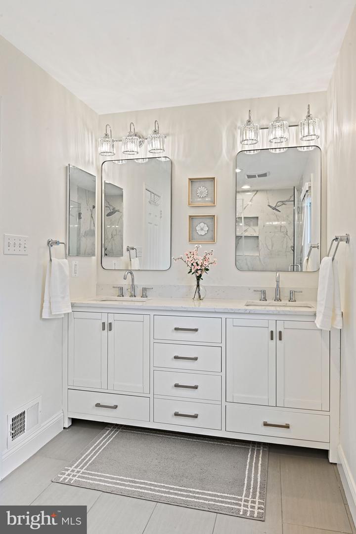 1633 LOZANO DR, VIENNA, Virginia 22182, 5 Bedrooms Bedrooms, ,3 BathroomsBathrooms,Residential,For sale,1633 LOZANO DR,VAFX2278430 MLS # VAFX2278430