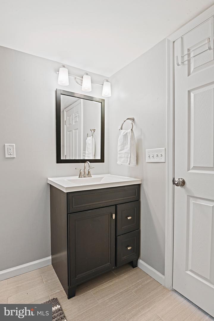 1633 LOZANO DR, VIENNA, Virginia 22182, 5 Bedrooms Bedrooms, ,3 BathroomsBathrooms,Residential,For sale,1633 LOZANO DR,VAFX2278430 MLS # VAFX2278430