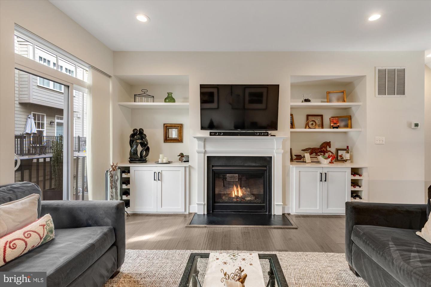 254 BLUEMONT BRANCH TER SE, LEESBURG, Virginia 20175, 3 Bedrooms Bedrooms, ,3 BathroomsBathrooms,Residential,For sale,254 BLUEMONT BRANCH TER SE,VALO2111048 MLS # VALO2111048