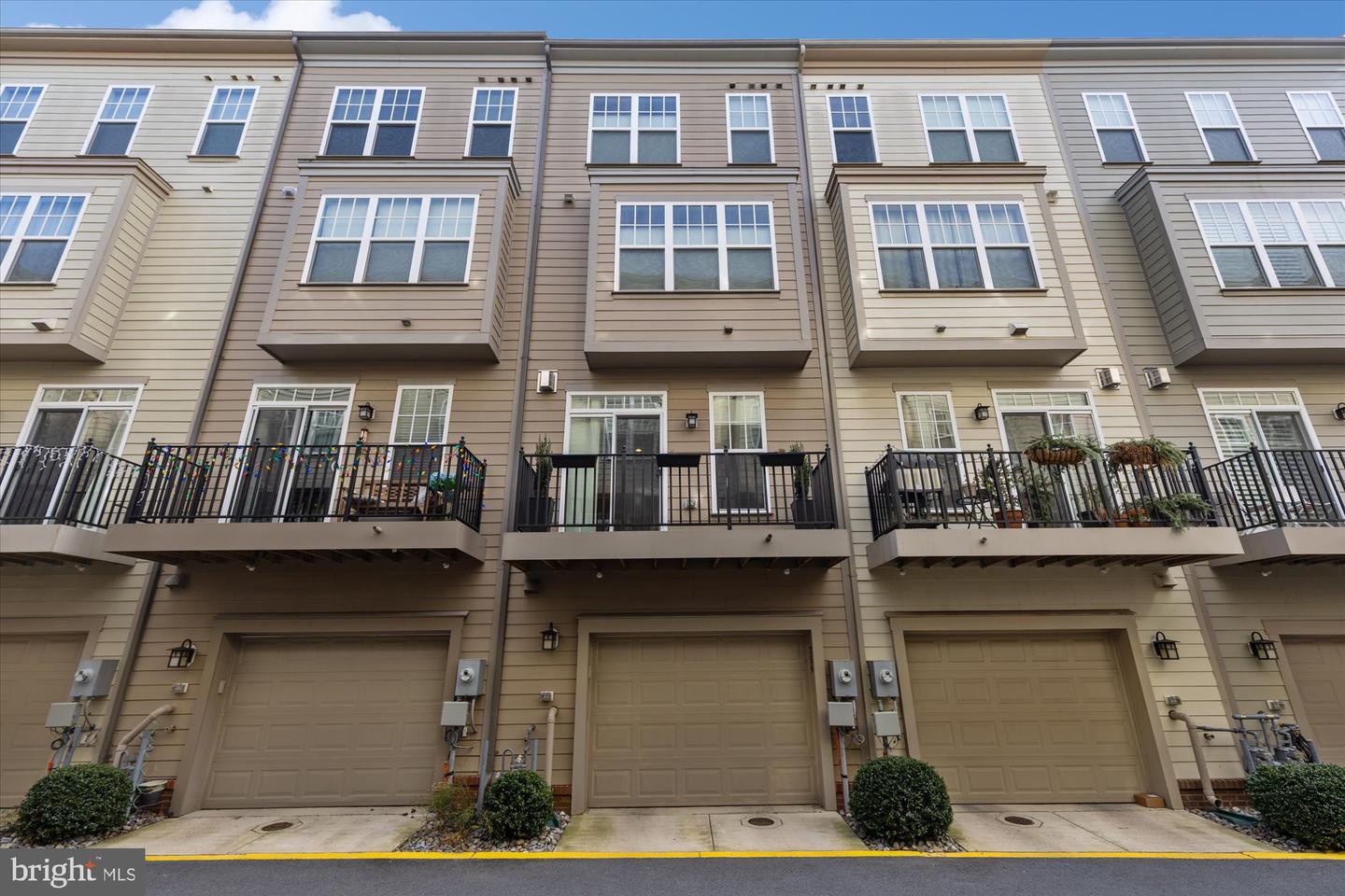 254 BLUEMONT BRANCH TER SE, LEESBURG, Virginia 20175, 3 Bedrooms Bedrooms, ,3 BathroomsBathrooms,Residential,For sale,254 BLUEMONT BRANCH TER SE,VALO2111048 MLS # VALO2111048