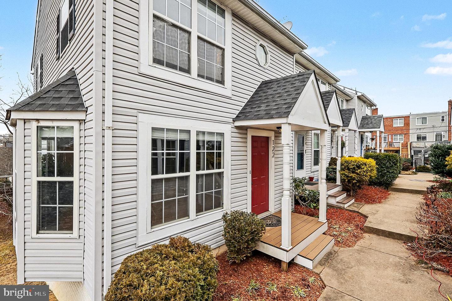 122 E GLEBE RD, ALEXANDRIA, Virginia 22305, 3 Bedrooms Bedrooms, 11 Rooms Rooms,3 BathroomsBathrooms,Residential,For sale,122 E GLEBE RD,VAAX2052250 MLS # VAAX2052250