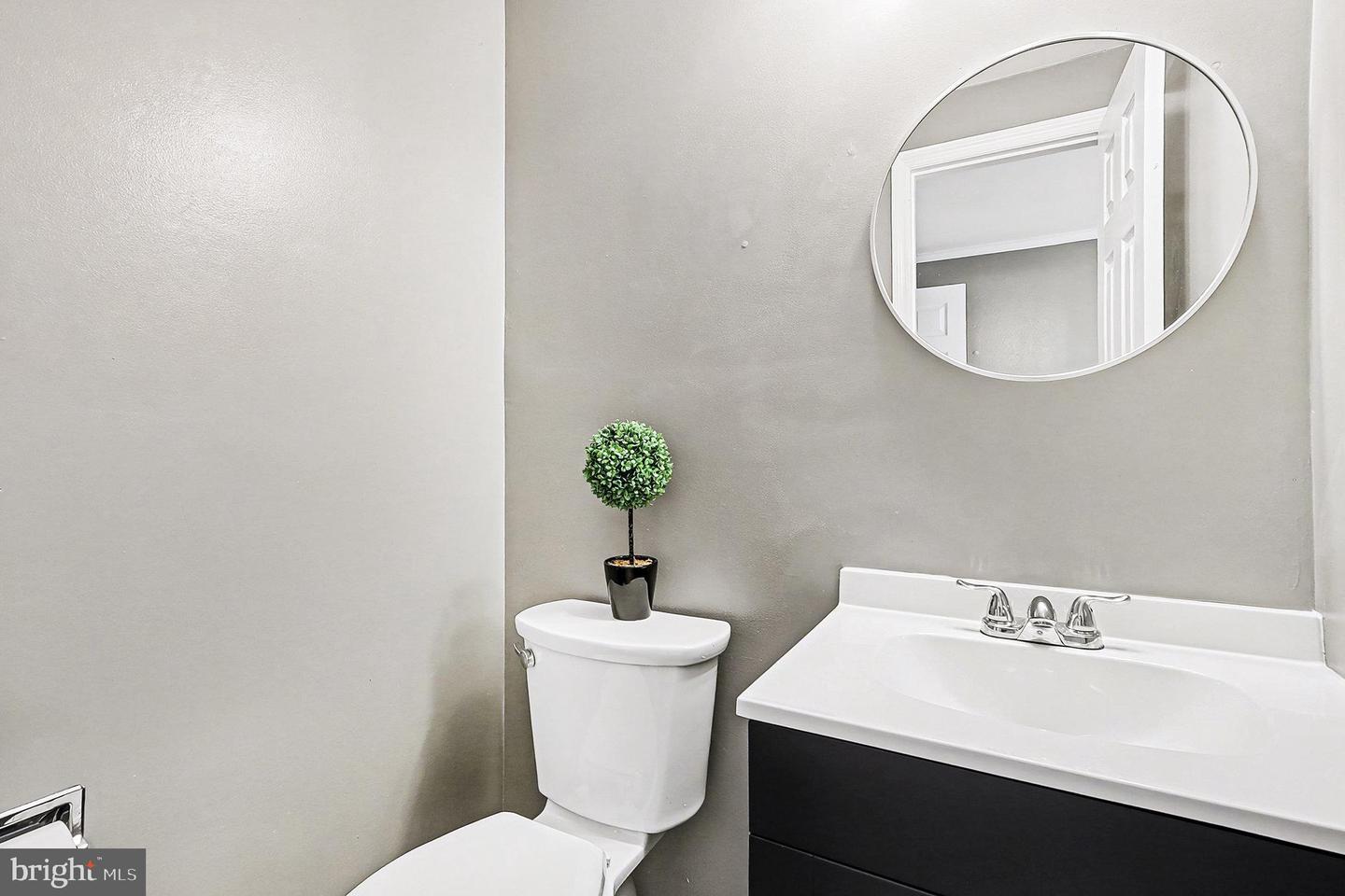 122 E GLEBE RD, ALEXANDRIA, Virginia 22305, 3 Bedrooms Bedrooms, 11 Rooms Rooms,3 BathroomsBathrooms,Residential,For sale,122 E GLEBE RD,VAAX2052250 MLS # VAAX2052250